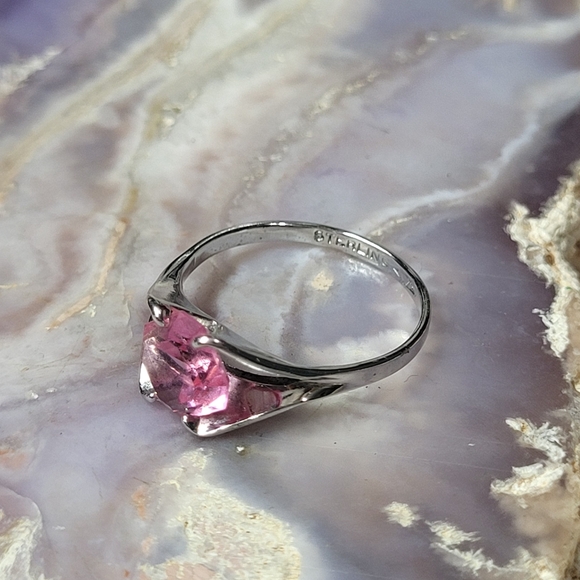 Elegant Pink stone Silver Ring - Picture 4 of 7